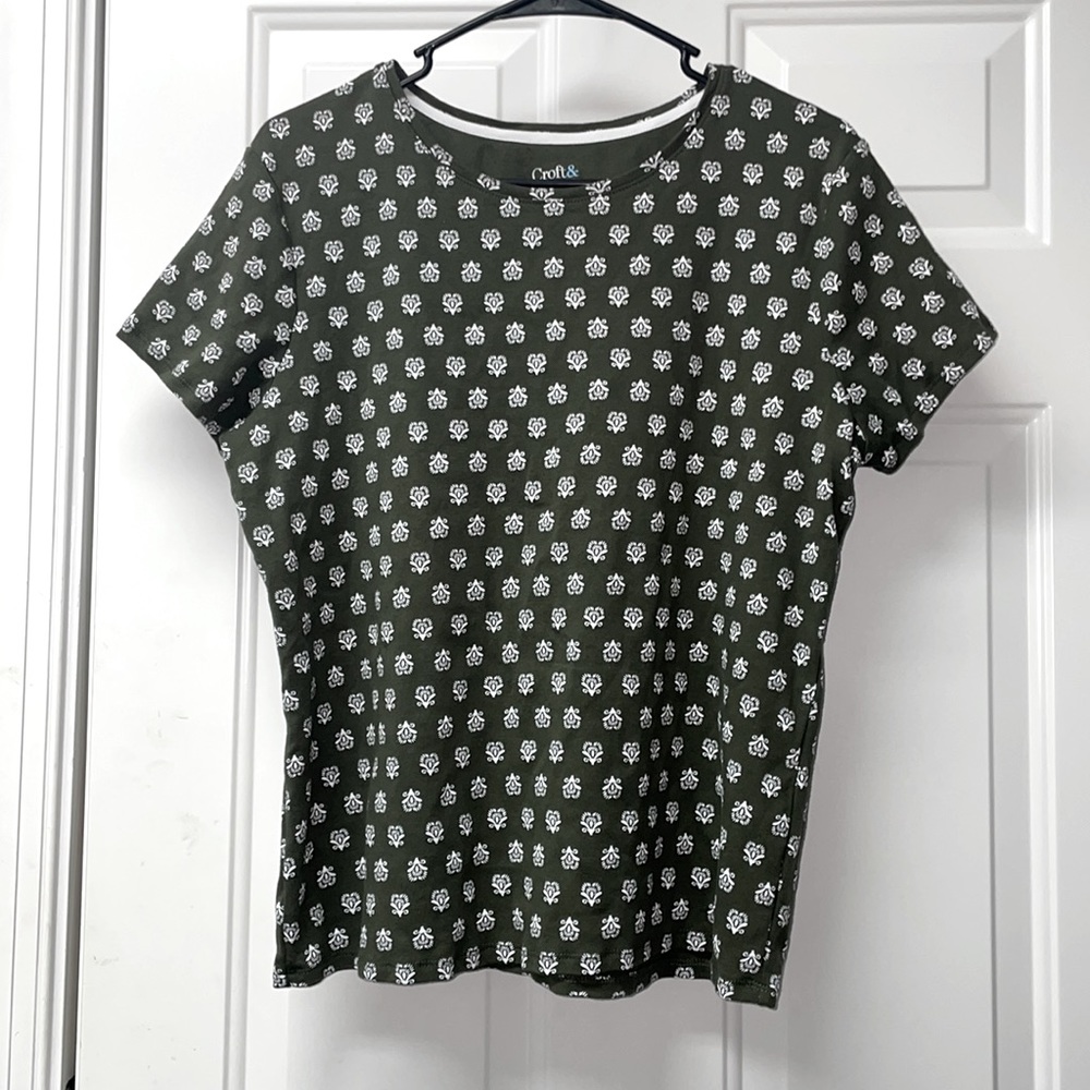 Croft & Barrow classic tee. Women’s Petite Large